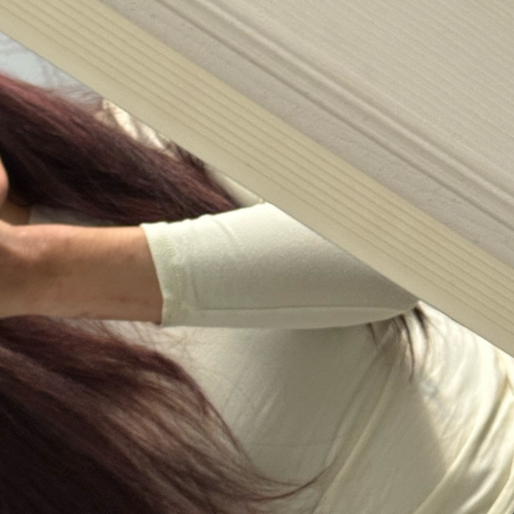 SKIMS Cream Long Sleeve Top - Picture 5 of 5